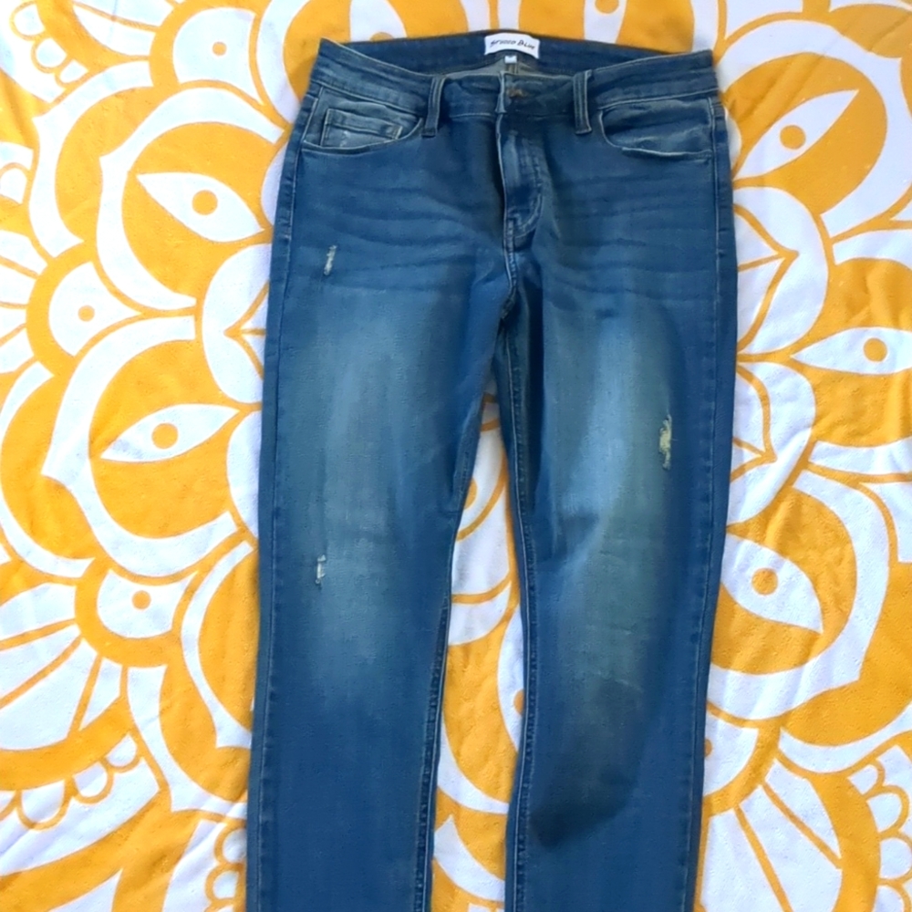 EUNINA Peyton Mid Rise Distressed Skinny Jean, size 29/8